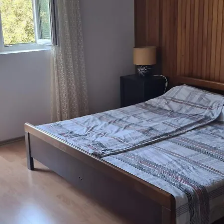 Tony Buric Apartment *
