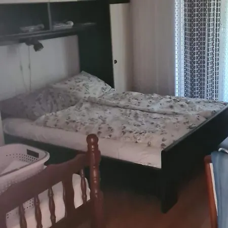 Tony Buric Apartment *